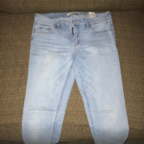 Hollister Jeans - Picture 2 of 5